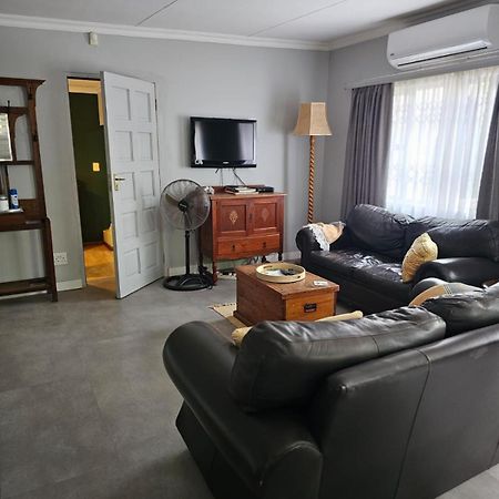 Giraffe'S Rest, Self Catering Studio Apartment ไวท์ริเวอร์ ภายนอก รูปภาพ