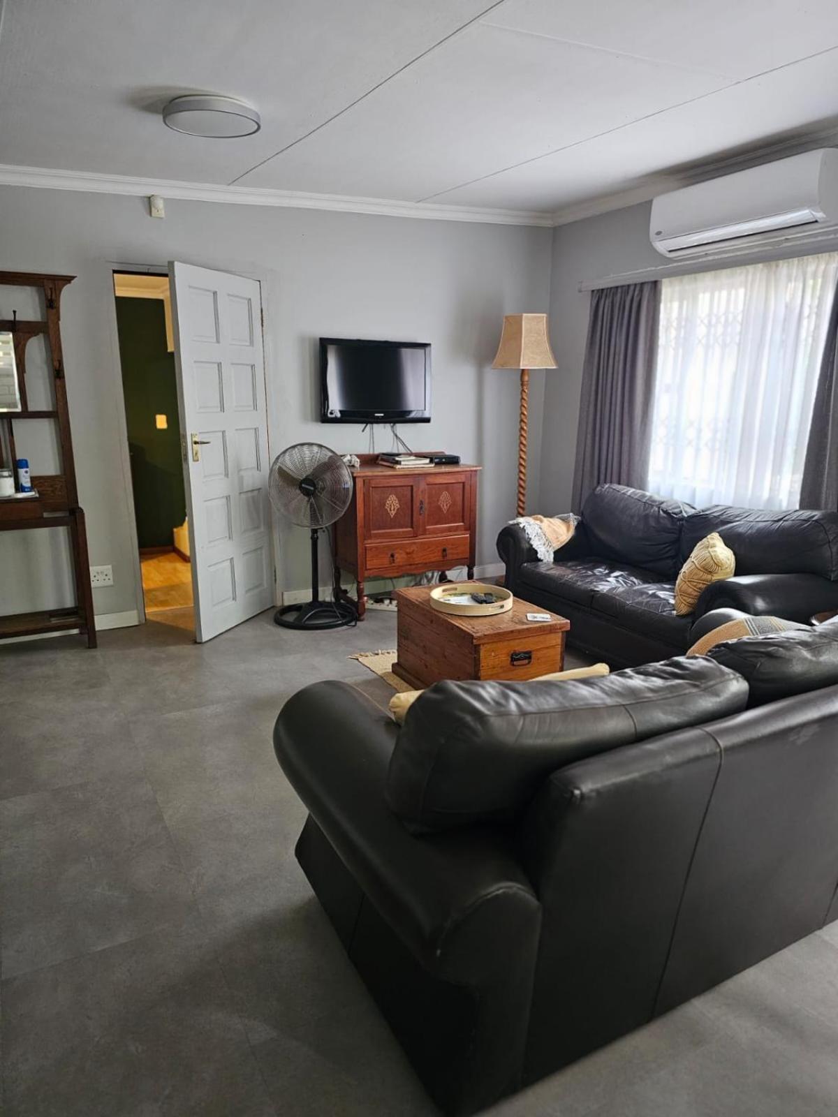 Giraffe'S Rest, Self Catering Studio Apartment ไวท์ริเวอร์ ภายนอก รูปภาพ