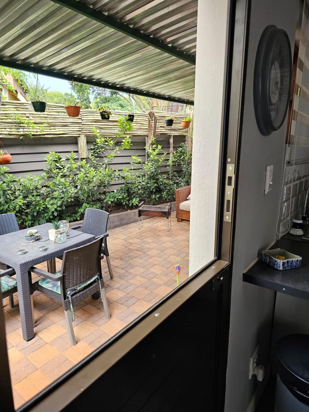 Giraffe'S Rest, Self Catering Studio Apartment ไวท์ริเวอร์ ภายนอก รูปภาพ